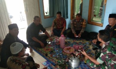 Koramil 2211/Sagaranten Gelar Komsos dengan Warga Desa Margaluyu