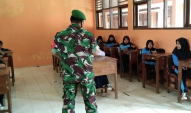 Babinsa Koramil 2212/Tegalbuleud Berikan Wawasan Kebangsaan kepada Siswa SMPN 3 Tegalbuleud