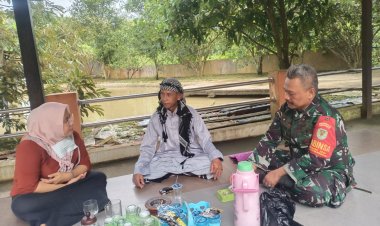 Babinsa Koramil 2206/Parakansalak Jalin Kedekatan dengan Warga Melalui Komsos