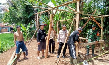 Babinsa Koramil 2208/Nyalindung Laksanakan Karya Bakti Bersama Karang Taruna