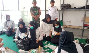 Babinsa Desa Sukaluyu Hadiri Kegiatan Pelayanan MKJP Pemasangan Implan di Posyandu Cendana 1