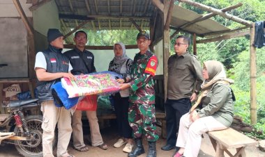 Koramil 2209/Lengkong Bersama Pemdes Cilangkap Salurkan Bantuan untuk Korban Kebakaran