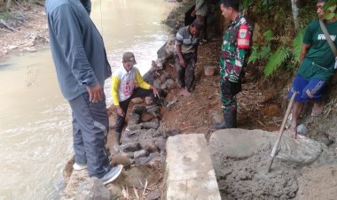 Babinsa Koramil 0622-14/Surade Gelar Karya Bhakti dalam Giat Jumat Bersih