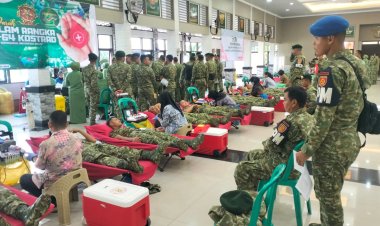 Dalam rangka HUT ke 64 Kostrad jajaran Divif 1 Kostrad melaksanakan kegiatan Baksos kemanusiaan Donor Darah