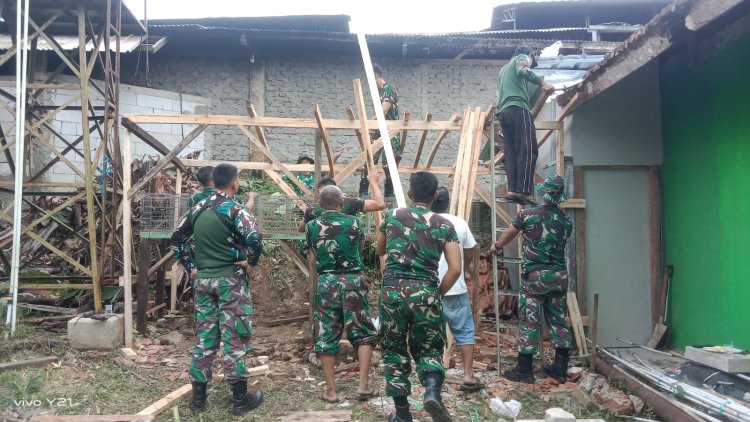 Anggota Koramil 2208/Nyalindung Gelar Karya Bakti Lingkungan