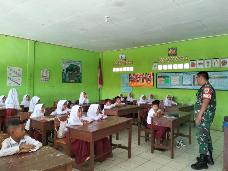 BABINSA KORAMIL 2206/PARAKANSALAK BERIKAN PEMBEKALAN WAWASAN KEBANGSAAN KEPADA SISWA SDN CIKUPA