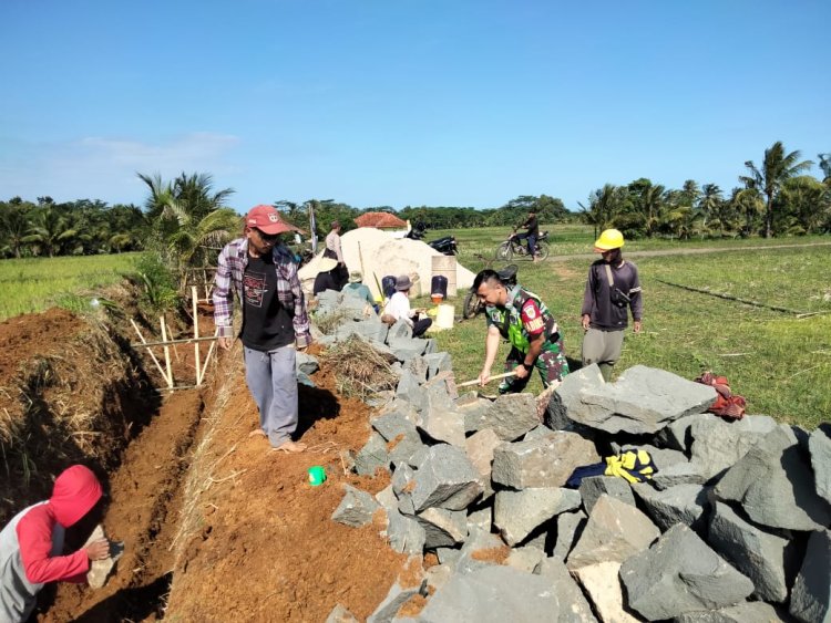 BABINSA KORAMIL 2214/SURADE GELAR KARYA BHAKTI BERSAMA MASYARAKAT