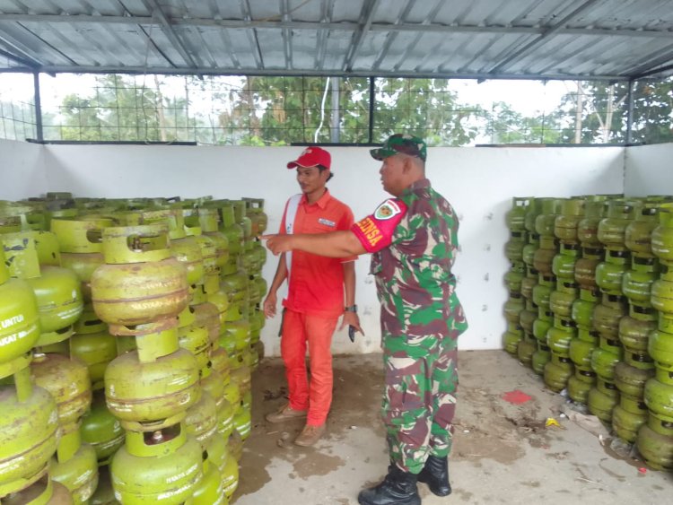 Pengecekan Pangkalan LPG 3 Kg oleh Babinsa Koramil 2215/Ciemas