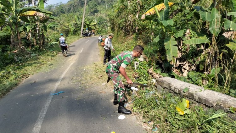 BABINSA KORAMIL 2213/JAMPANGKULON GELAR BHAKTI BERSAMA WARGA DESA SEKARSARI