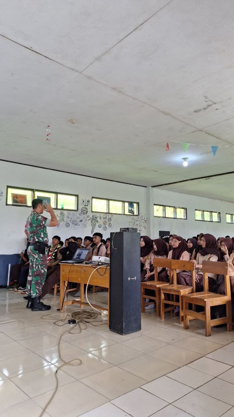 BABINSA KORAMIL 2208/NYALINDUNG LAKSANAKAN PEMBEKALAN WAWASAN KEBANGSAAN KEPADA SISWA-SISWI AL-MAS’UDIYAH