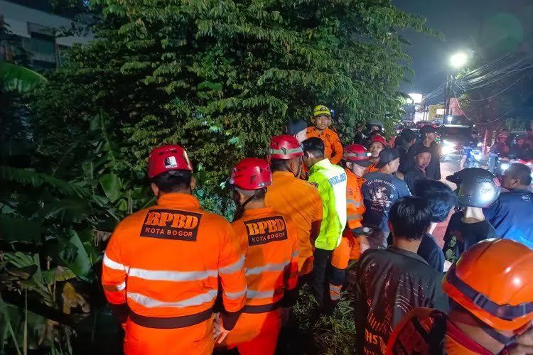 Pengendara Motor Terjun ke Jurang di Cilebut, Dua Orang Luka-Luka