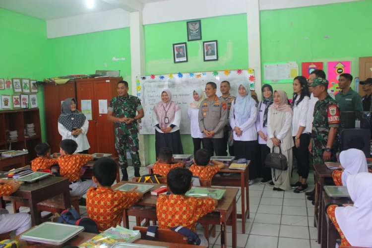 Kunjungan Dandim 0606/Kota Bogor dan Kapolresta Bogor Kota ke SDN Sindangsari 1 dalam Pengawasan Penyaluran Makan Bergizi Gratis