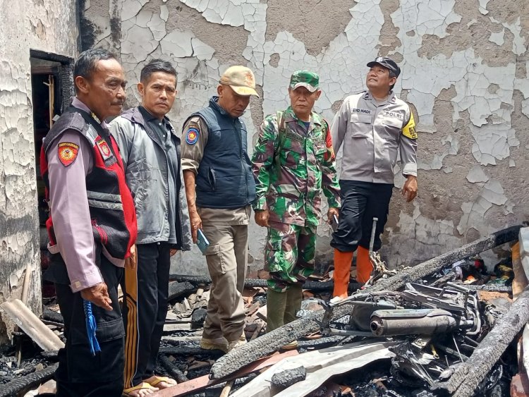 Babinsa Koramil 2210/Pabuaran Laksanakan Monitoring Pasca Kebakaran Rumah Warga