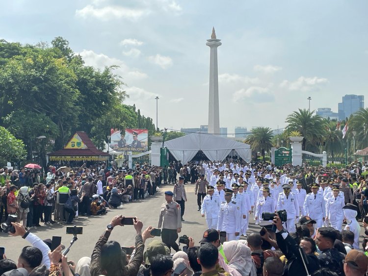 Siap Dilantik, Dedie - Jenal Jalan Kaki dari Monas ke Istana Merdeka