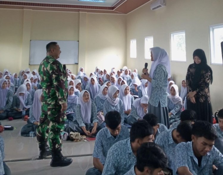 Babinsa Koramil 2207/Jampang Tengah Gelar Kegiatan Wawasan Kebangsaan di MAN 4 Sukabumi