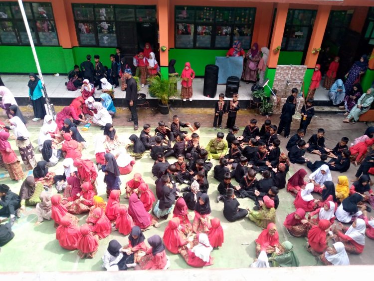 SDN 03 Pelabuhan Ratu Gelar Kegiatan Seni Budaya Bertema, Mieling Bahasa Indung Sadunia