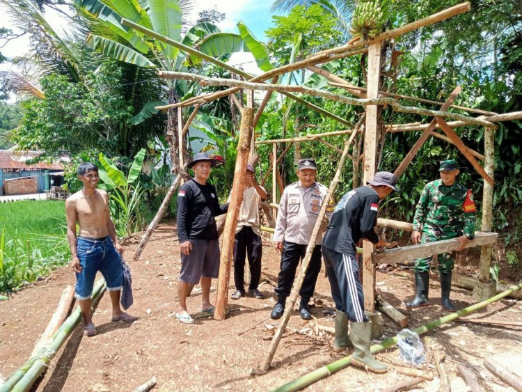 Babinsa Koramil 2208/Nyalindung Laksanakan Karya Bakti Bersama Karang Taruna