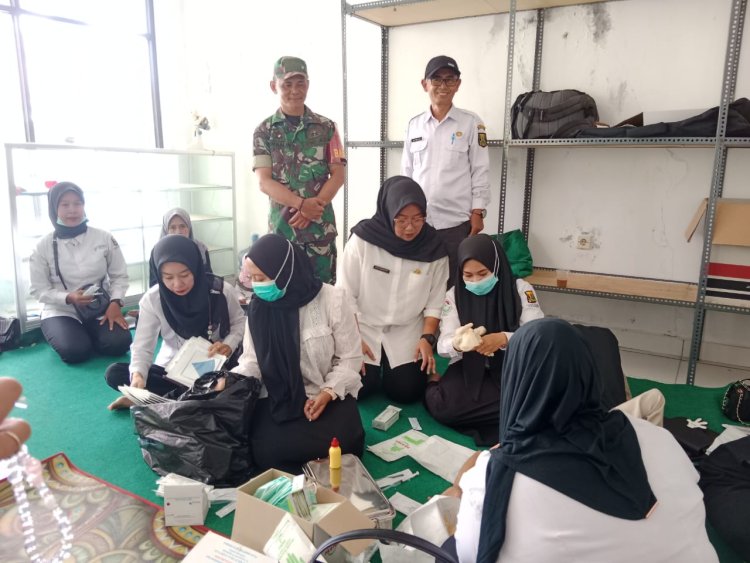 Babinsa Desa Sukaluyu Hadiri Kegiatan Pelayanan MKJP Pemasangan Implan di Posyandu Cendana 1