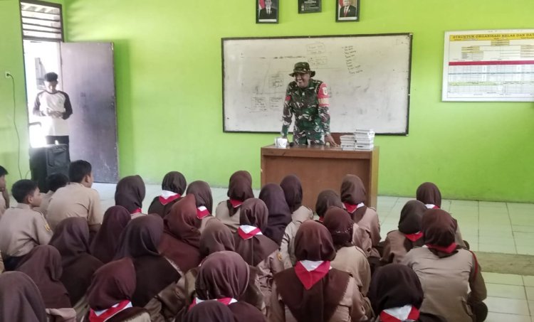 Babinsa Koramil 2212/Tegalbuleud Berikan Wawasan Kebangsaan kepada Siswa Pramuka MA Darurat Ta'lim
