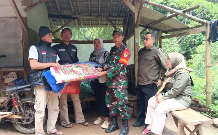 Koramil 2209/Lengkong Bersama Pemdes Cilangkap Salurkan Bantuan untuk Korban Kebakaran