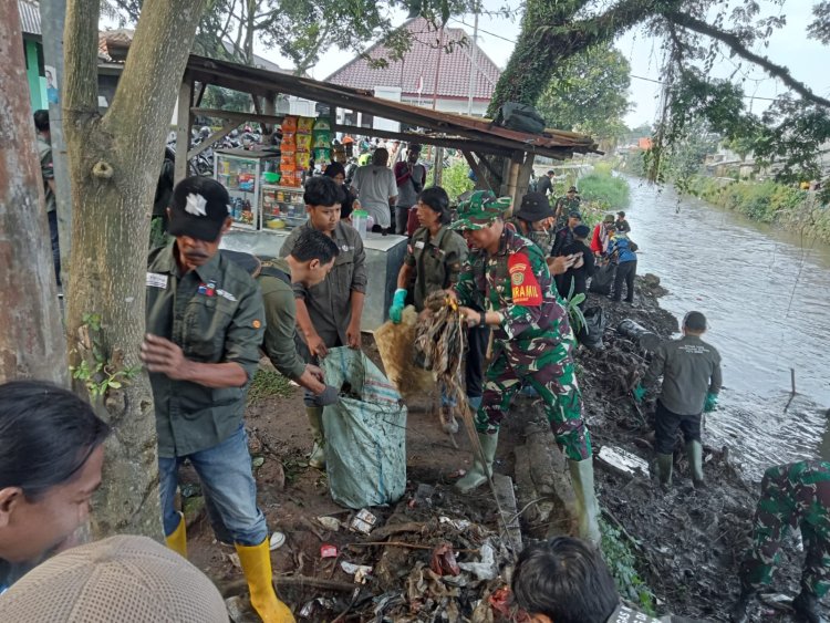 KODIM 0606/KOTA BOGOR GELAR APEL GABUNGAN DAN AKSI BERSIH SUNGAI CIPAKANCILAN SAMBUT BULAN SUCI RAMADHAN