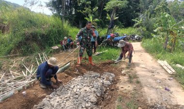 Babinsa Koramil 2210/Pabuaran Gelar Karya Bhakti Bersama Warga