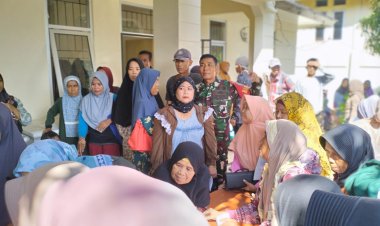 BABINSA KORAMIL 2215/CIEMAS LAKSANAKAN BHAKTI PEMELIHARAAN JALAN DESA