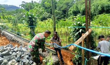 BABINSA KORAMIL 2210/PABUARAN LAKSANAKAN KARYA BHAKTI BERSAMA WARGA
