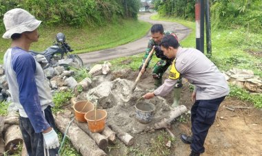 BABINSA KORAMIL 2211/SAGARANTEN BANTU PEMBANGUNAN RUMAH WARGA