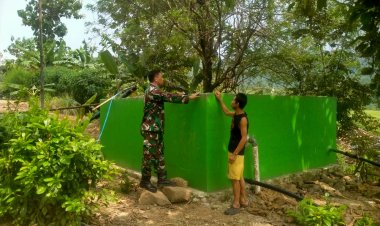 Babinsa Koramil 2215/Ciemas Lakukan Pengecekan Pembangunan Bak Tampungan Air di Desa Mandrajaya