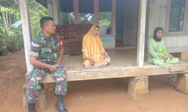 Babinsa Koramil 2213/Jampang Kulon Laksanakan Komsos Bersama Warga Desa Cikarang