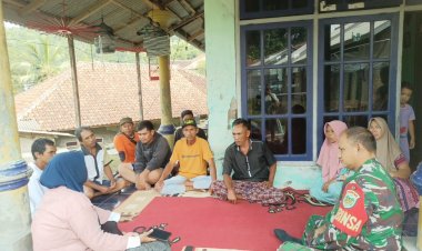 Babinsa Koramil 2202/Plara Sosialisasikan Irpom dan Sergap Gabah kepada Kelompok Tani Iremba