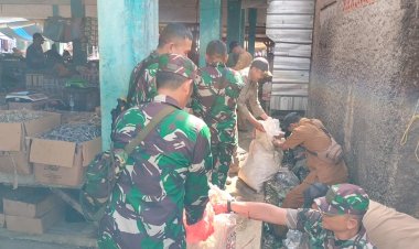 GOTONG ROYONG BERSIHKAN PASAR, BABINSA KORAMIL 2213/JAMPANGKULON BERSAMA WARGA CIMANGGU
