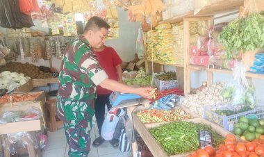 Babinsa Koramil 2206/Parakansalak Hadiri Pengecekan Harga Sembako di Desa Sukakersa