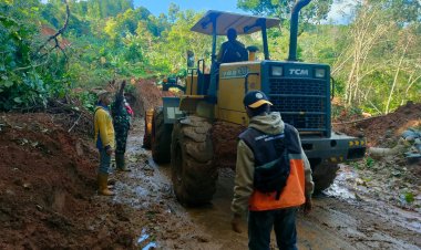 Proses Evakuasi Longsor di Lengkong Terus Berlanjut, 135 Meter Jalan Telah Dibuka