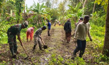 Babinsa Koramil 2213/Jampangkulon Laksanakan Kegiatan Bhakti Bersama Warga