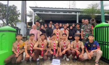 Koramil 2206/Parakansalak dan Sakawira Kartika 2206 Gelar Aksi Sosial Pembagian Takjil di Bulan Ramadan