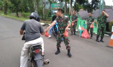 Prajurit Makodim 0622/Kab. Sukabumi Berbagi Takjil di Bulan Suci Ramadhan