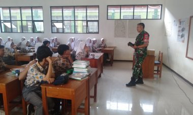 Babinsa Koramil 2214/Surade Laksanakan Wawasan Kebangsaan di SMPN 1 Surade