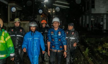 Dua Lansia Selamat dari Longsor, Jenal Mutaqin Cek Langsung ke Lokasi