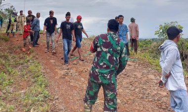 Babinsa Koramil 2215/Ciemas Lakukan Pemeriksaan Sumber Mata Air untuk Antisipasi Musim Kemarau