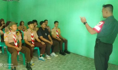 BABINSA KORAMIL 2208/NYALINDUNG LAKSANAKAN PEMBINAAN PRAMUKA SWK