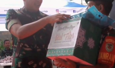 Dandim 0606/Kota Bogor Berikan THR kepada Prajurit dan PNS