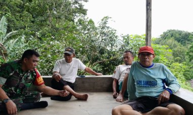 Babinsa Koramil 2201/Cisolok Laksanakan Komsos dan Monitoring Wilayah di Desa Gunung Tanjung