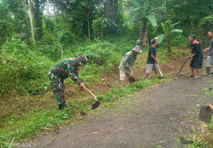 Babinsa Koramil 2211/Sagaranten Gelar Bakti Sosial Bersama Warga