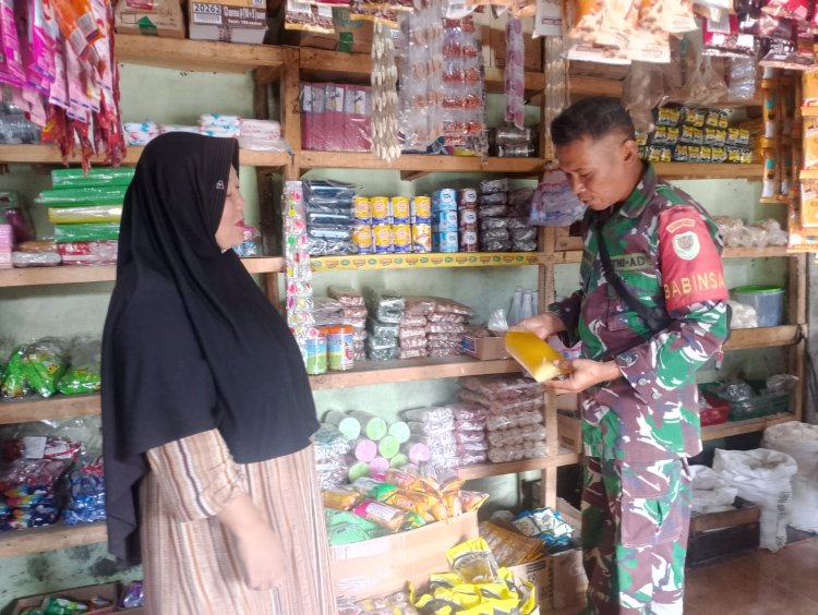 BABINSA KORAMIL 2204/CIKIDANG MELAKSANAKAN PEMANTAUAN HARGA SEMBAKO DI DESA CICAREUH