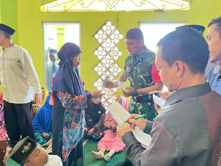 Babinsa Koramil 2207/Jampangtengah Hadiri Santunan Anak Yatim dan Jompo di Masjid Alhurriyah
