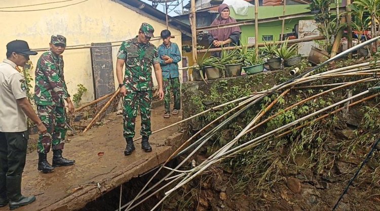 Danrem 061/SK Tinjau Dampak Bencana Longsor dan Banjir di Cisarua