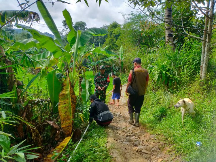 BABINSA KORAMIL 2208/NYALINDUNG LAKSANAKAN KEGIATAN KARYA BAKTI PEMASANGAN PIPANISASI
