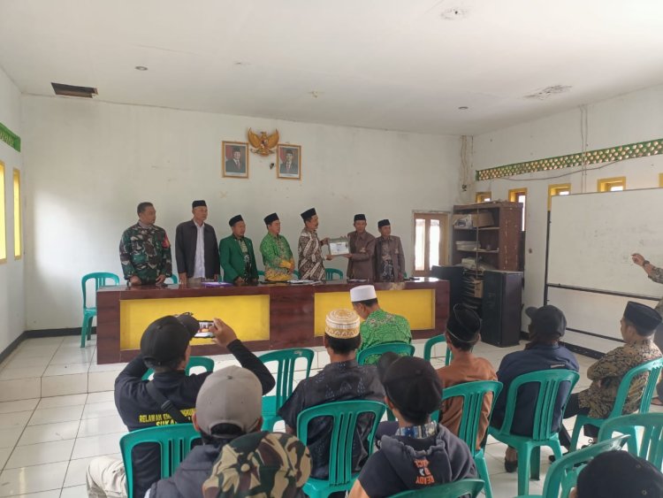Babinsa Koramil 2210/Pabuaran Hadiri Rapat dan Sosialisasi Zakat, Infaq, dan Sedekah di Desa Bantarsari